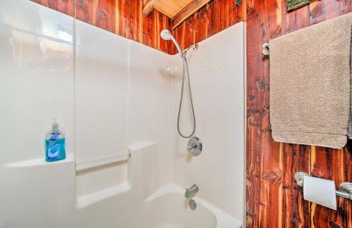 Hand-Built Black Fork Cabin 2 with Fire Pit! - Foto 15