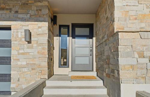 Luxury Hideout w Hot Tub Steam Shower - Photo 25