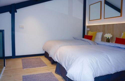 Location Location Location F42 - Photo 4