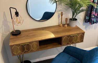 Skyline Loft - Modern Private King Room with Ensuite - Photo 3