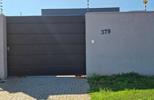 Casa novíssima com piscina ao lado do Centro - Foto 30