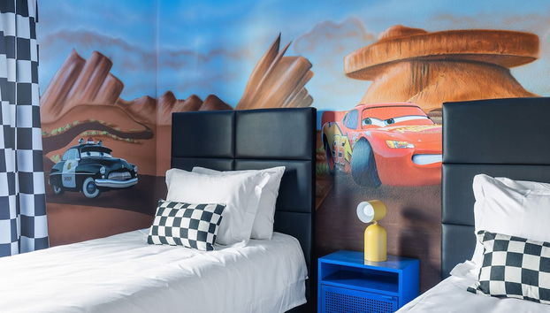 Twice-as-nice Resort Home Near Disney Pool and Game Room 20 Guests - Foto 4, Habitación