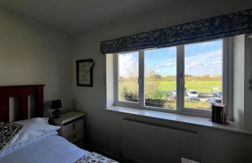 New Forest home - 4-beds and garden - 10 mins from Beach - Photo 21