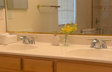 Spacious 3BR 3BA Home ,Sleep 9,3 Car Garage Garden Near DTLA Pasadena Hollywood - Foto 20