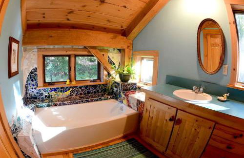 Cozy Lakefront Cabin Rental in the Woodlands of Empire, Michigan - Foto 18
