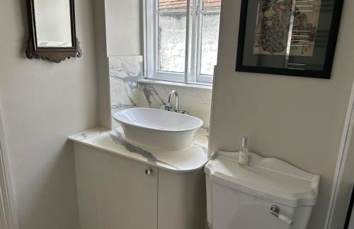 3 Bed Cottage - Sleeps 6 - Pets - Parking - Wifi - Foto 50