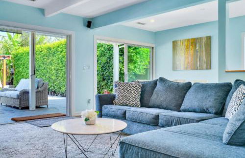 Modern Pool house with hot tub and relaxing backyard - Foto 6