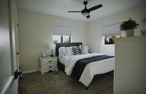 The White House, A Unique ABQ Stay in Central Location near Uptown - Foto 50