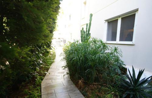 Garden Apartment next to the Mall -Private Parking - Photo 27