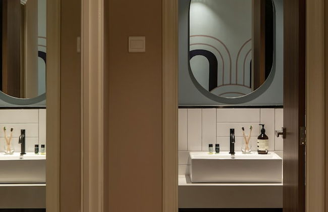 Ami Suites - Photo 32