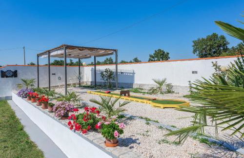 Family home with hydromassage pool & fun activities - Foto 7