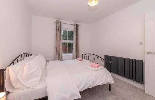 Charming Modern Home in Central Wokingham - Pass the Keys - Foto 29