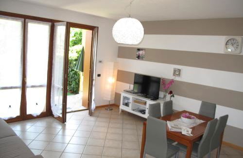 Luminoso Trilocale con Piscina e Giardino privato - Foto 4