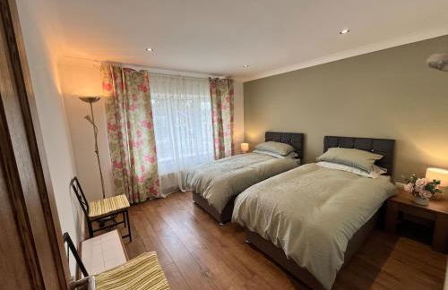 Spacious modern three Bedroom Bungalow ample parking - Foto 30