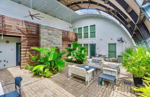 The Moon Quonset Hut Vacation Rental Heated & Chilled Pool - Photo 3