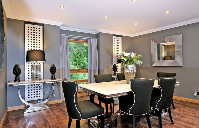 Enchanting Home With Furnished Balcony in Cults, Scotland - Foto 16