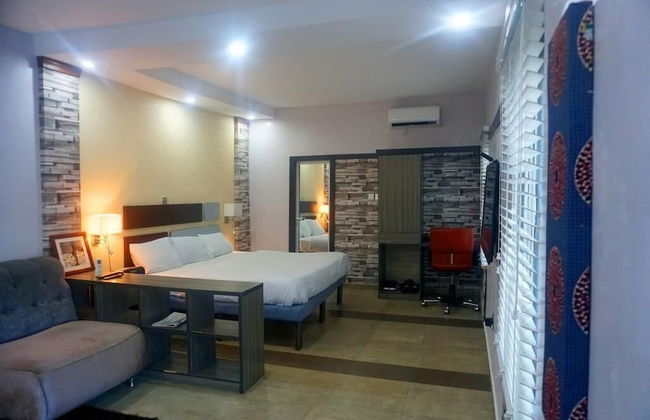 Premiership UK Suites - Photo 7