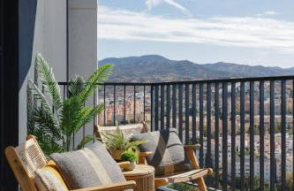 Urban Sky with Balcony and Sea View P&O 26H - Photo 27