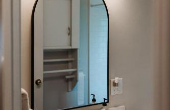 Beautiful 3BR Home Near Lake MI - Photo 3