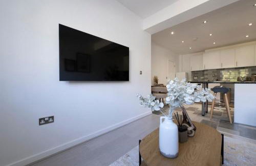 Designer 1BR I Work-From-Home Ready I Fast Wi-Fi - Foto 11