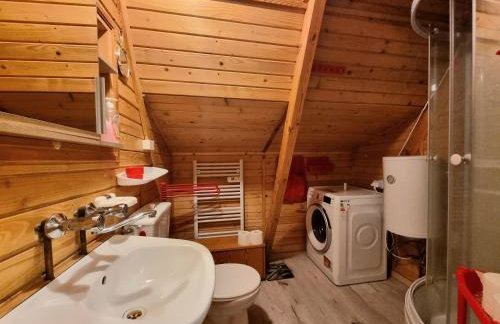 Chatka Baby Jagi - Domek z balią i kominkiem w lesie pośród jezior - Foto 28