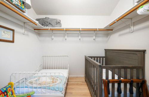 Forest Home with Deck, EV Station, King Beds - Foto 12