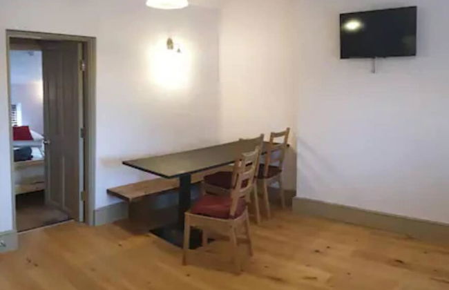 1700s Canalside Cottage Sleeps up to 12 Guests - Foto 24