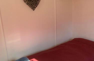 Postwood Gardens Balmoral Country Cabin - Photo 35