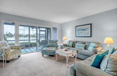 Beachy Vibes - 2BR w lake views & screened sunroom - Foto 26