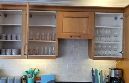 Green Haven Villa - 4BR Spacious House with Hot tub, Ample Parking, Air Condition, WIFI, Netflix, Patio & Garden - Foto 22