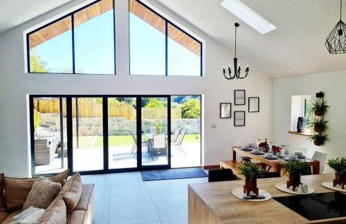 4 Bed Villa Sleeps 8 -private Terrace-free Parking - Foto 63