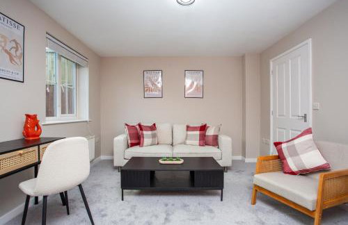 Vacant Nest Cleveland Close Central Parking - Photo 5