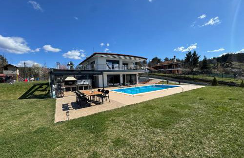 Luxury Villa Rafaela Οικογενειακή βίλα με ιδιωτική πισίνα, BBQ κ παιχνίδια Ιδανική για οικογένειες με παιδια - Foto 3