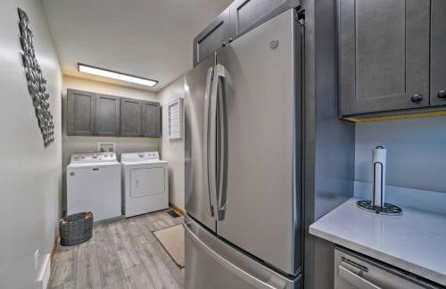 Custom-Built Lakefront Cottage with Spacious Yard! - Foto 12