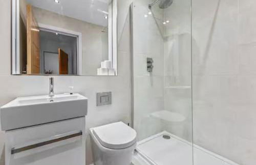 Super King Penthouse Minutes from Arndale Centre - Pass the Keys - Foto 10