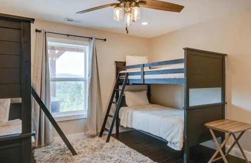 Beautiful Franklin Home with Bunkhouse and Hot Tub! - Foto 28