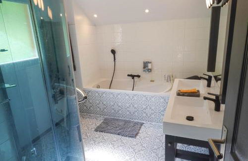 Le Bella Vista, Spa, vue lac et montagne - Photo 13