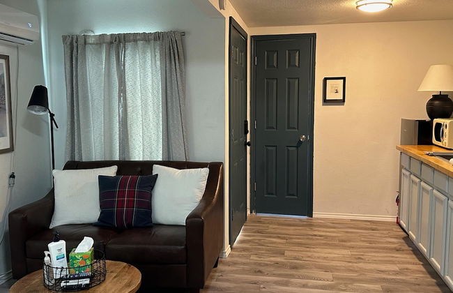 Cute Tiny House With Fenced Yard Near Plaza Dist - Photo 11