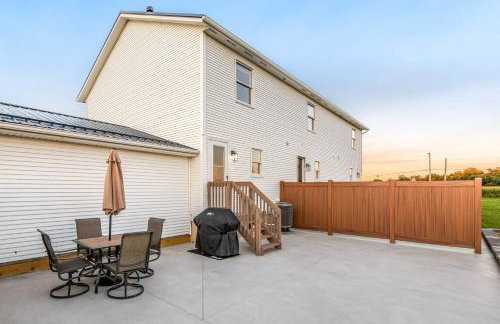 Boho Cleveland Bungalow - Sun-Drenched 2BR with Deck - Foto 23