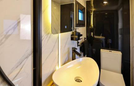 The Gatwick Cabin With Airport Parking Available - Foto 9