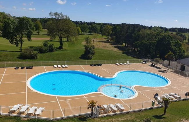 Spacious Villa With a Private Pool on a Golf Course in Loire - Foto 40