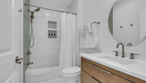 1 Block to Beach, Park 3 cars, Game Room and Balcony - Foto 4