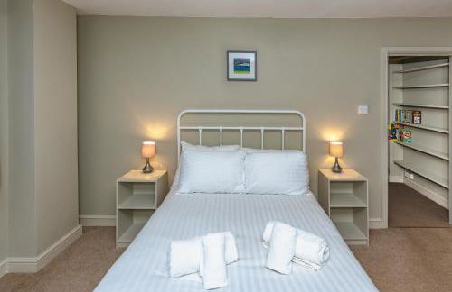 Dulcote Gem 3 Bed 3 Bath Parking & Cathedral Views - Photo 3