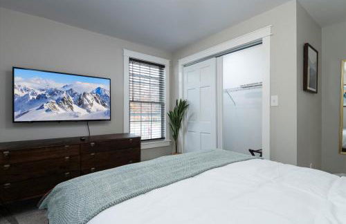 Updated Family-sized Home in Heart of Rutland, Near Slopes, EV Level 2, Hot Tub - Photo 19