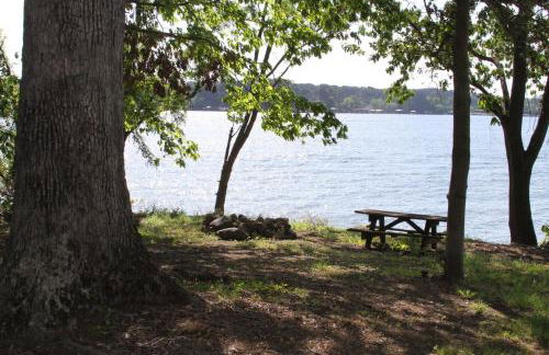 Lakefront Troutman House with Spectacular Sunsets! - Foto 35