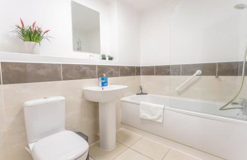 Spacious 2 Bedroom Apartment in Bedford, Near Milton Keynes & Local Business Parks - Foto 12