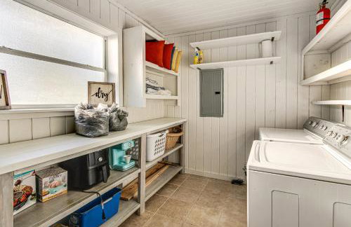 Tranquil Gantt Lake Home w/ Deck & Patio! - Foto 29