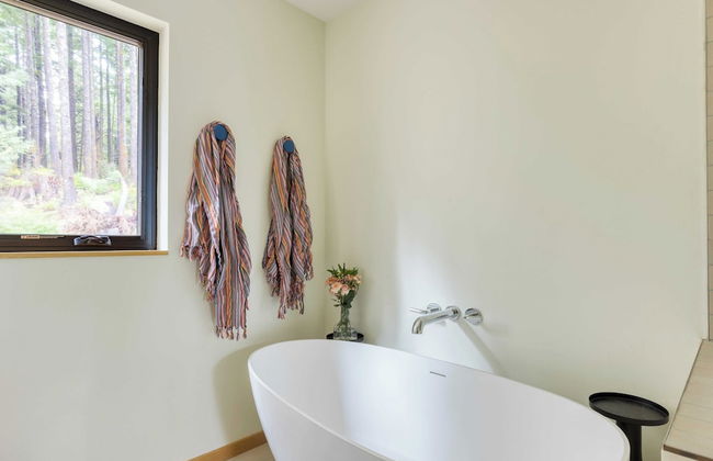 Rustic Arch Cape Getaway w/ Vibrant Interior Walk to the Beach Cape Wonder - Foto 22