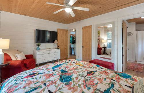 Riverfront Cabin in Crumpler-- Sleeps 6, 30 Mins to West Jefferson - Foto 14