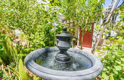 Minimalistic 1885 Queen Anne Cottage 2B-2B Upper Level Flat in Alameda - Foto 3